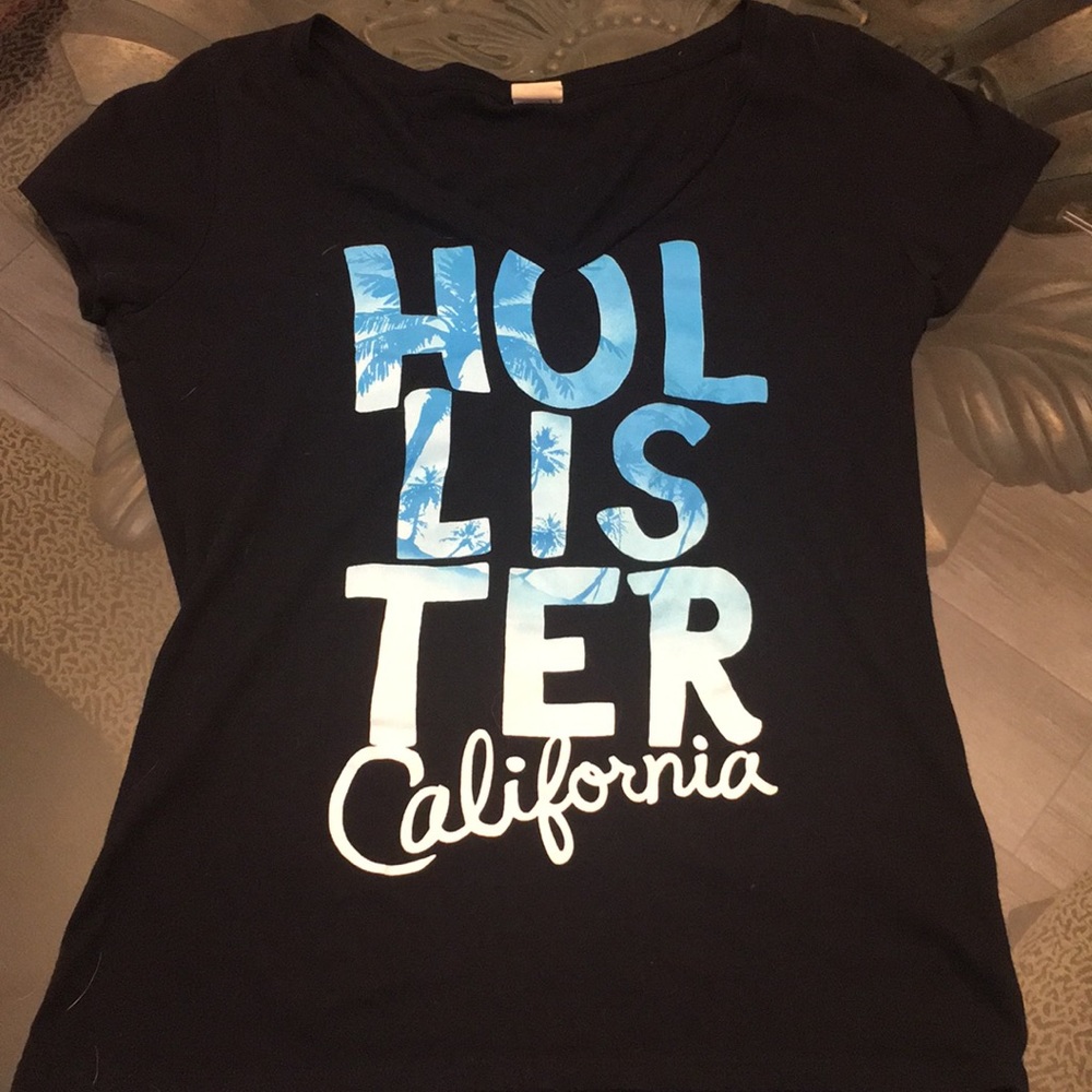 Hollister V-neck